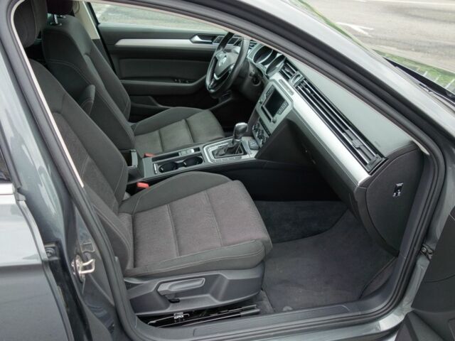 Сірий Фольксваген Пассат Варіант, об'ємом двигуна 1.6 л та пробігом 300 тис. км за 12500 $, фото 3 на Automoto.ua