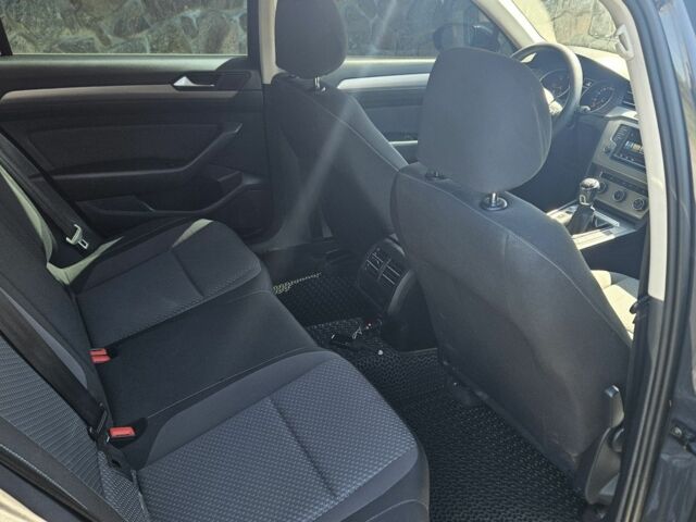 Сірий Фольксваген Пассат Варіант, об'ємом двигуна 1.6 л та пробігом 295 тис. км за 12800 $, фото 6 на Automoto.ua