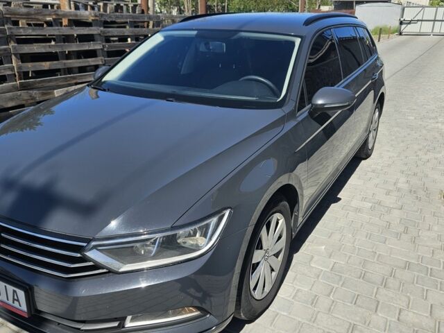 Сірий Фольксваген Пассат Варіант, об'ємом двигуна 1.6 л та пробігом 295 тис. км за 12800 $, фото 1 на Automoto.ua