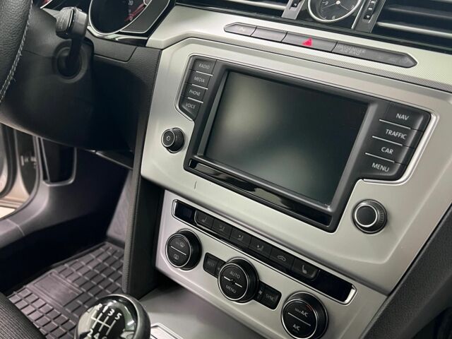 Серый Фольксваген Пассат Вариант, объемом двигателя 1.6 л и пробегом 290 тыс. км за 16286 $, фото 5 на Automoto.ua