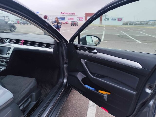 Серый Фольксваген Пассат Вариант, объемом двигателя 1.6 л и пробегом 211 тыс. км за 12500 $, фото 6 на Automoto.ua