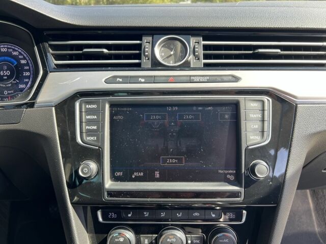 Серый Фольксваген Пассат Вариант, объемом двигателя 2 л и пробегом 320 тыс. км за 17800 $, фото 19 на Automoto.ua