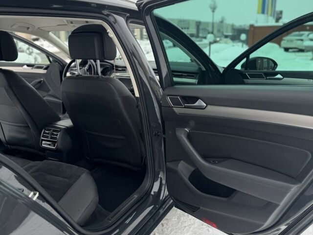 Сірий Фольксваген Пассат Варіант, об'ємом двигуна 2 л та пробігом 202 тис. км за 16999 $, фото 11 на Automoto.ua