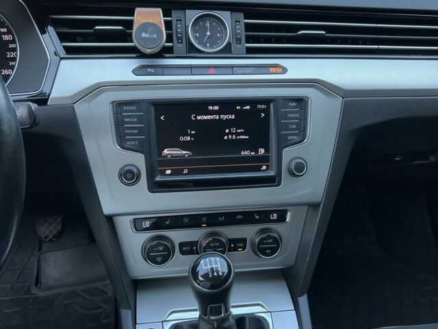 Серый Фольксваген Пассат Вариант, объемом двигателя 1.6 л и пробегом 298 тыс. км за 11500 $, фото 7 на Automoto.ua