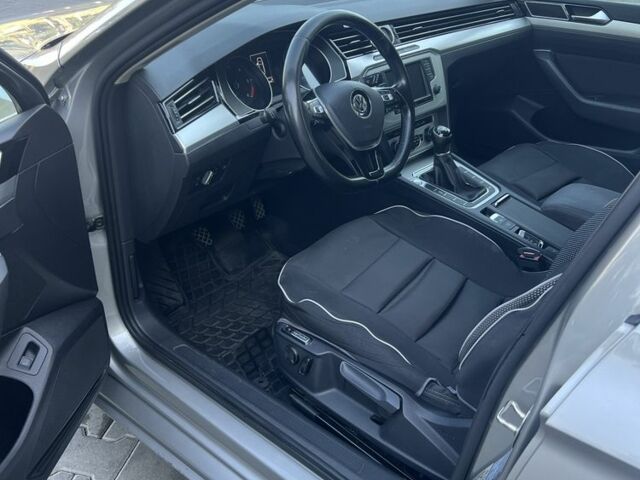 Серый Фольксваген Пассат Вариант, объемом двигателя 1.6 л и пробегом 298 тыс. км за 11500 $, фото 5 на Automoto.ua