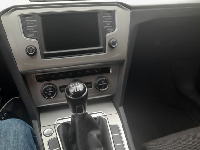 Серый Фольксваген Пассат Вариант, объемом двигателя 2 л и пробегом 145 тыс. км за 16600 $, фото 4 на Automoto.ua