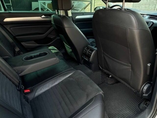 Сірий Фольксваген Пассат Варіант, об'ємом двигуна 2 л та пробігом 325 тис. км за 15800 $, фото 3 на Automoto.ua