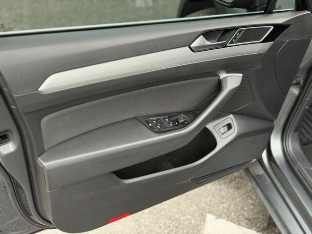 Сірий Фольксваген Пассат Варіант, об'ємом двигуна 2 л та пробігом 312 тис. км за 11999 $, фото 12 на Automoto.ua