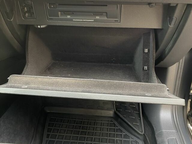 Серый Фольксваген Пассат Вариант, объемом двигателя 1.6 л и пробегом 230 тыс. км за 12500 $, фото 18 на Automoto.ua