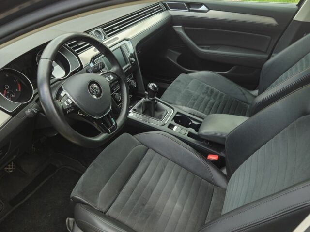 Серый Фольксваген Пассат Вариант, объемом двигателя 2 л и пробегом 248 тыс. км за 15300 $, фото 4 на Automoto.ua