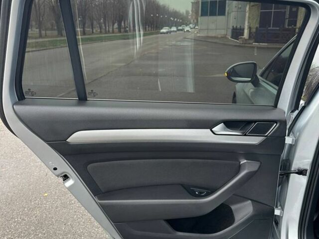 Сірий Фольксваген Пассат Варіант, об'ємом двигуна 2 л та пробігом 271 тис. км за 15100 $, фото 12 на Automoto.ua