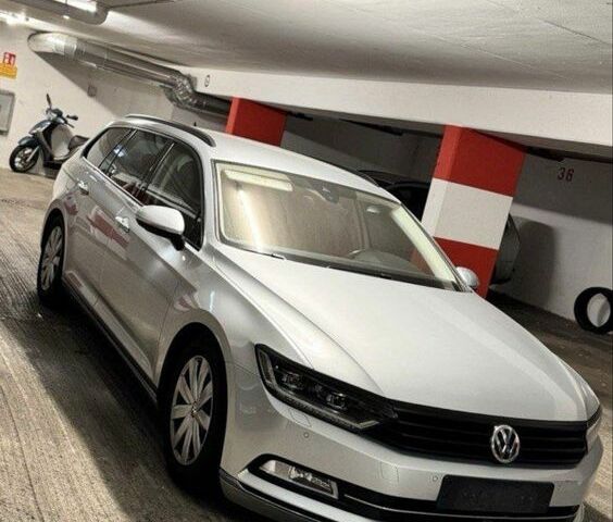 Фольксваген Пассат Варіант 2016 у Києві на Automoto.ua Сірий Фольксваген Пассат Варіант, об'ємом двигуна 2 л та пробігом 245 тис. км за 14038 $, фото 1 на Automoto.ua