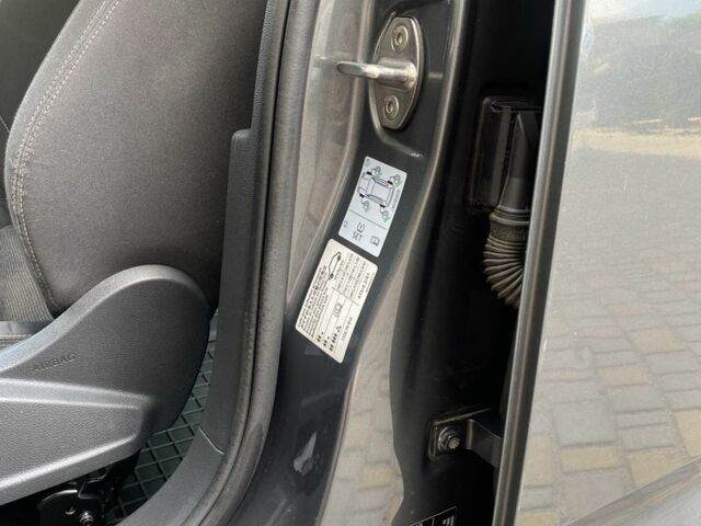 Серый Фольксваген Пассат Вариант, объемом двигателя 1.6 л и пробегом 230 тыс. км за 12500 $, фото 14 на Automoto.ua