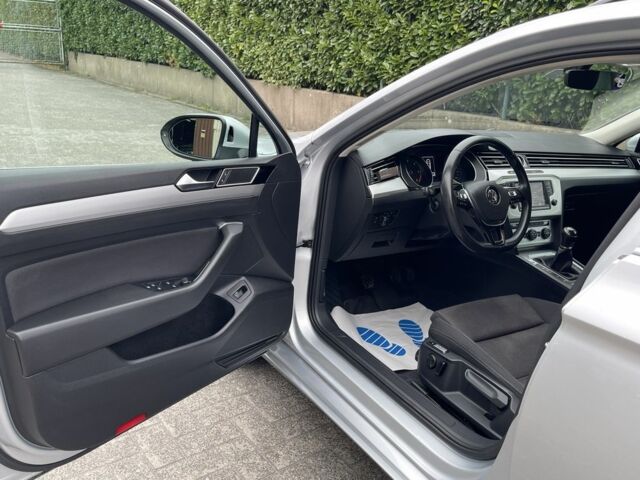 Серый Фольксваген Пассат Вариант, объемом двигателя 1.6 л и пробегом 275 тыс. км за 12700 $, фото 5 на Automoto.ua