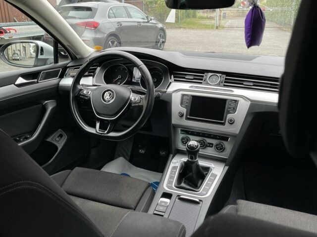 Серый Фольксваген Пассат Вариант, объемом двигателя 1.6 л и пробегом 275 тыс. км за 12700 $, фото 8 на Automoto.ua