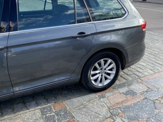 Серый Фольксваген Пассат Вариант, объемом двигателя 1.6 л и пробегом 230 тыс. км за 12500 $, фото 3 на Automoto.ua