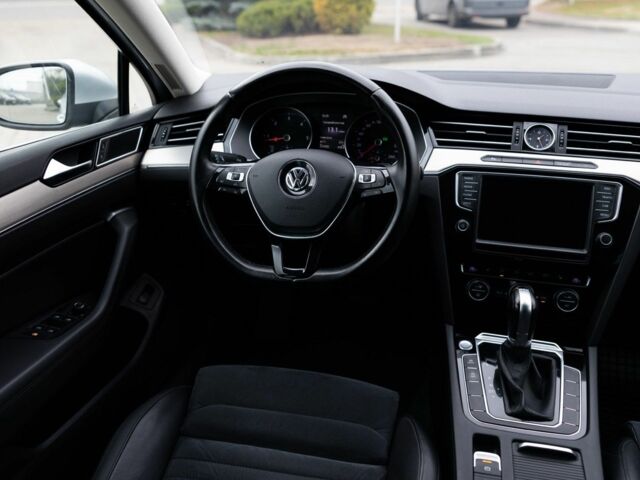 Сірий Фольксваген Пассат Варіант, об'ємом двигуна 2 л та пробігом 238 тис. км за 15300 $, фото 3 на Automoto.ua