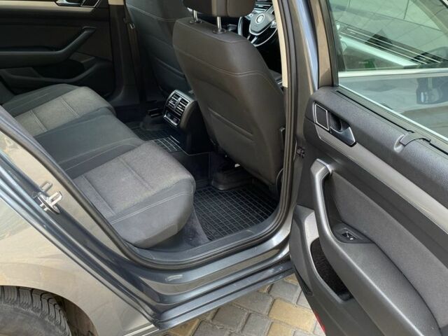 Серый Фольксваген Пассат Вариант, объемом двигателя 1.6 л и пробегом 230 тыс. км за 12500 $, фото 19 на Automoto.ua