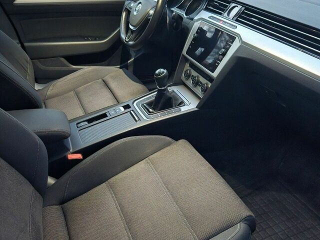 Серый Фольксваген Пассат Вариант, объемом двигателя 1.6 л и пробегом 249 тыс. км за 13499 $, фото 12 на Automoto.ua