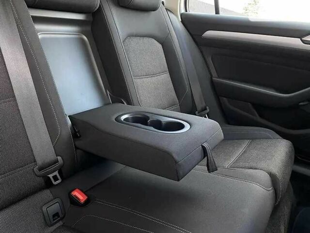 Серый Фольксваген Пассат Вариант, объемом двигателя 2 л и пробегом 210 тыс. км за 17300 $, фото 15 на Automoto.ua