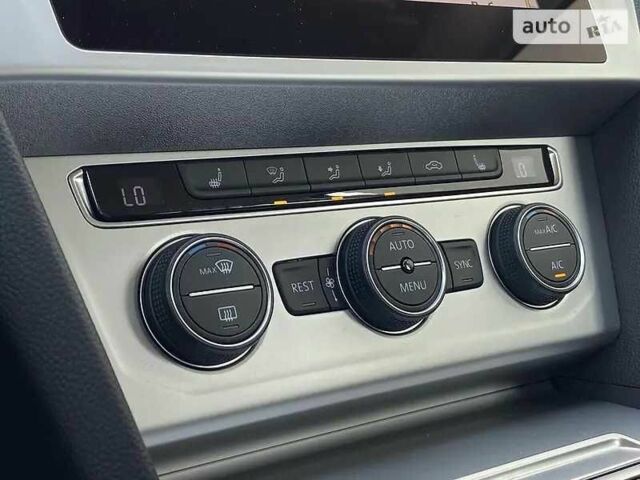 Серый Фольксваген Пассат Вариант, объемом двигателя 2 л и пробегом 210 тыс. км за 17300 $, фото 7 на Automoto.ua