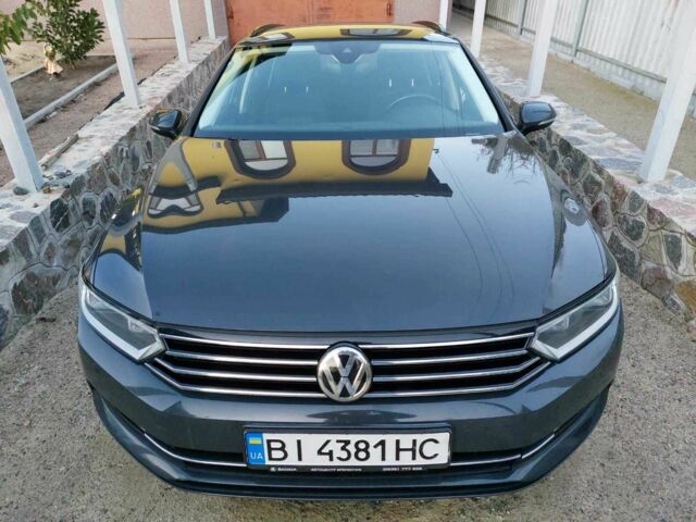 Серый Фольксваген Пассат Вариант, объемом двигателя 1.6 л и пробегом 243 тыс. км за 15600 $, фото 1 на Automoto.ua