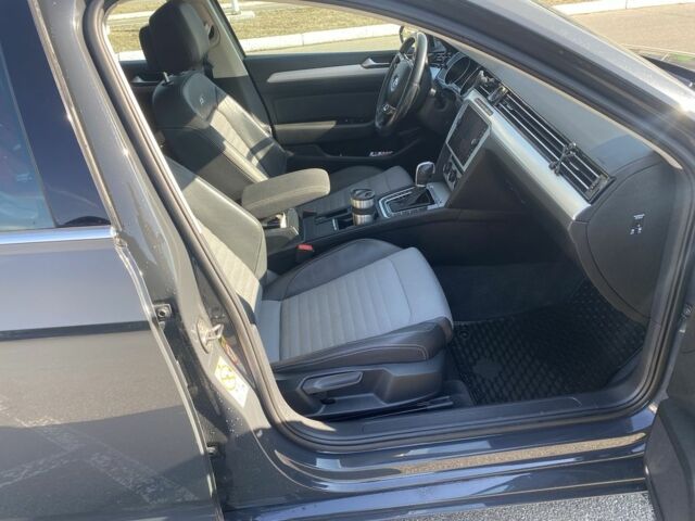 Фольксваген Пассат Вариант 2017 в Киеве на Automoto.ua Серый Фольксваген Пассат Вариант, объемом двигателя 2 л и пробегом 295 тыс. км за 14500 $, фото 20 на Automoto.ua