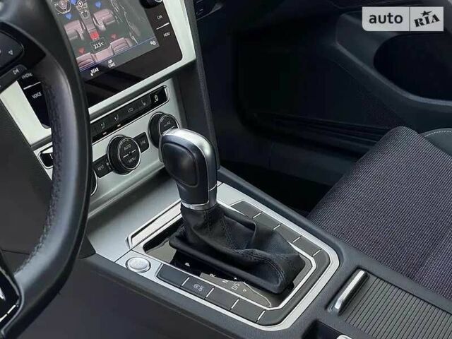 Серый Фольксваген Пассат Вариант, объемом двигателя 2 л и пробегом 210 тыс. км за 17300 $, фото 6 на Automoto.ua