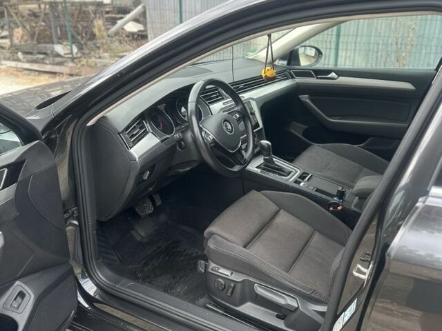 Сірий Фольксваген Пассат Варіант, об'ємом двигуна 2 л та пробігом 215 тис. км за 16000 $, фото 2 на Automoto.ua