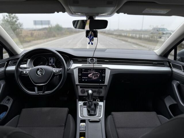 Серый Фольксваген Пассат Вариант, объемом двигателя 1.6 л и пробегом 251 тыс. км за 14500 $, фото 2 на Automoto.ua