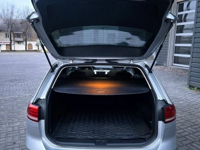 Серый Фольксваген Пассат Вариант, объемом двигателя 1.6 л и пробегом 249 тыс. км за 13499 $, фото 10 на Automoto.ua