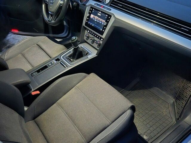 Серый Фольксваген Пассат Вариант, объемом двигателя 1.6 л и пробегом 249 тыс. км за 13499 $, фото 17 на Automoto.ua