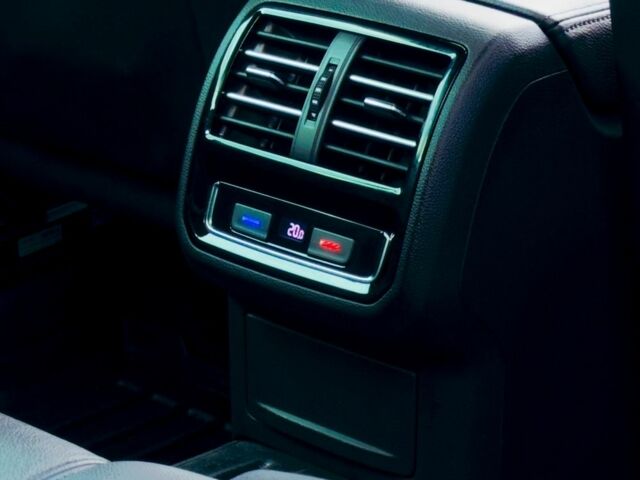 Сірий Фольксваген Пассат Варіант, об'ємом двигуна 2 л та пробігом 165 тис. км за 18850 $, фото 7 на Automoto.ua