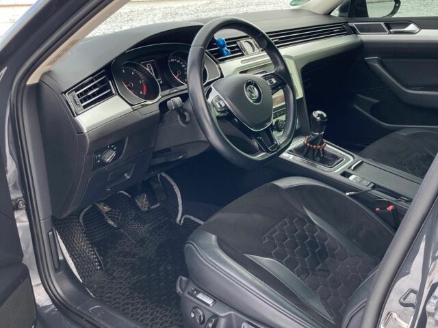 Сірий Фольксваген Пассат Варіант, об'ємом двигуна 2 л та пробігом 235 тис. км за 17100 $, фото 16 на Automoto.ua