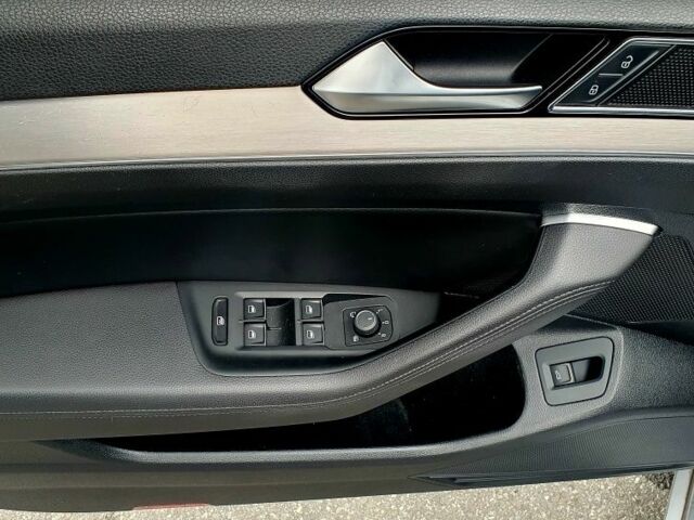 Серый Фольксваген Пассат Вариант, объемом двигателя 2 л и пробегом 300 тыс. км за 18500 $, фото 7 на Automoto.ua