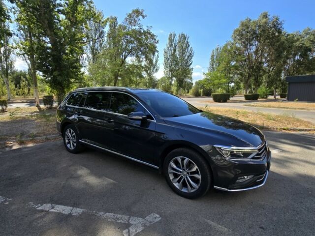 Серый Фольксваген Пассат Вариант, объемом двигателя 2 л и пробегом 190 тыс. км за 21500 $, фото 3 на Automoto.ua