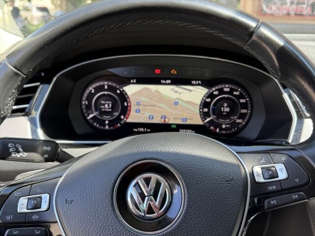 Серый Фольксваген Пассат Вариант, объемом двигателя 2 л и пробегом 255 тыс. км за 22000 $, фото 7 на Automoto.ua