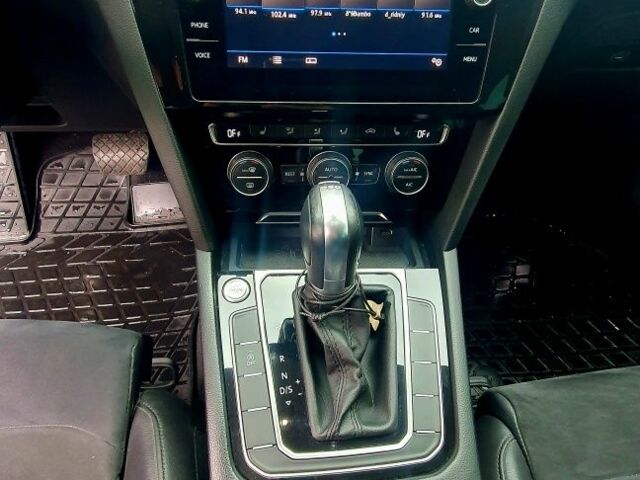 Серый Фольксваген Пассат Вариант, объемом двигателя 2 л и пробегом 300 тыс. км за 18500 $, фото 10 на Automoto.ua