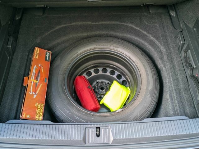 Сірий Фольксваген Пассат Варіант, об'ємом двигуна 2 л та пробігом 215 тис. км за 20500 $, фото 13 на Automoto.ua