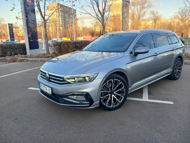 Серый Фольксваген Пассат Вариант, объемом двигателя 2 л и пробегом 200 тыс. км за 20651 $, фото 1 на Automoto.ua