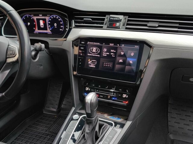 Сірий Фольксваген Пассат Варіант, об'ємом двигуна 2 л та пробігом 215 тис. км за 20500 $, фото 4 на Automoto.ua