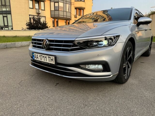 Сірий Фольксваген Пассат Варіант, об'ємом двигуна 2 л та пробігом 33 тис. км за 32299 $, фото 22 на Automoto.ua