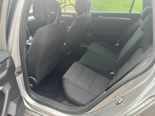 Сірий Фольксваген Пассат Варіант, об'ємом двигуна 2 л та пробігом 205 тис. км за 22499 $, фото 2 на Automoto.ua