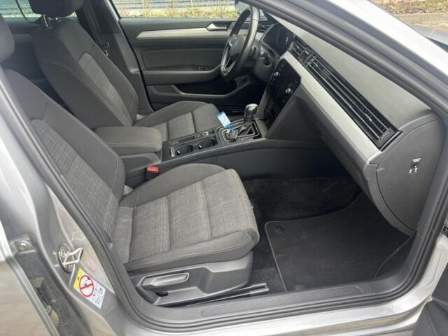 Сірий Фольксваген Пассат Варіант, об'ємом двигуна 2 л та пробігом 205 тис. км за 22499 $, фото 5 на Automoto.ua