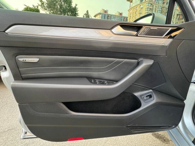 Сірий Фольксваген Пассат Варіант, об'ємом двигуна 2 л та пробігом 33 тис. км за 32299 $, фото 17 на Automoto.ua