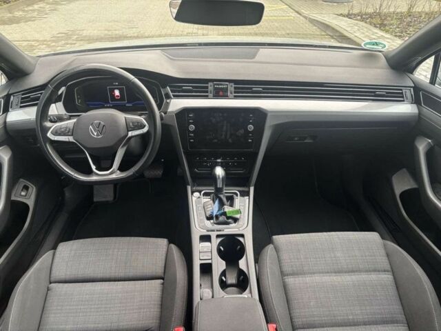 Сірий Фольксваген Пассат Варіант, об'ємом двигуна 2 л та пробігом 205 тис. км за 22499 $, фото 4 на Automoto.ua