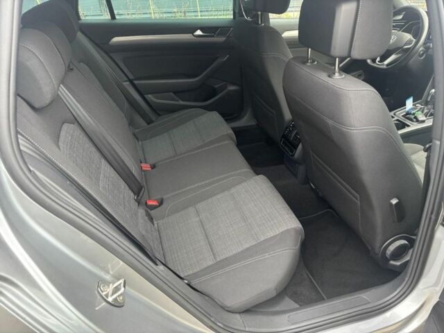 Сірий Фольксваген Пассат Варіант, об'ємом двигуна 2 л та пробігом 205 тис. км за 22499 $, фото 3 на Automoto.ua