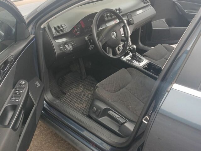 Синій Фольксваген Пассат Варіант, об'ємом двигуна 2 л та пробігом 296 тис. км за 7500 $, фото 2 на Automoto.ua