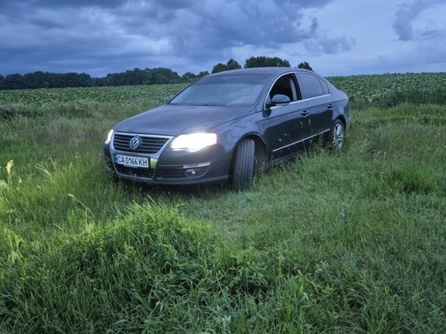 Синій Фольксваген Пассат Варіант, об'ємом двигуна 2 л та пробігом 296 тис. км за 7500 $, фото 5 на Automoto.ua