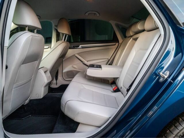 Синий Фольксваген Пассат Вариант, объемом двигателя 2 л и пробегом 98 тыс. км за 17999 $, фото 7 на Automoto.ua